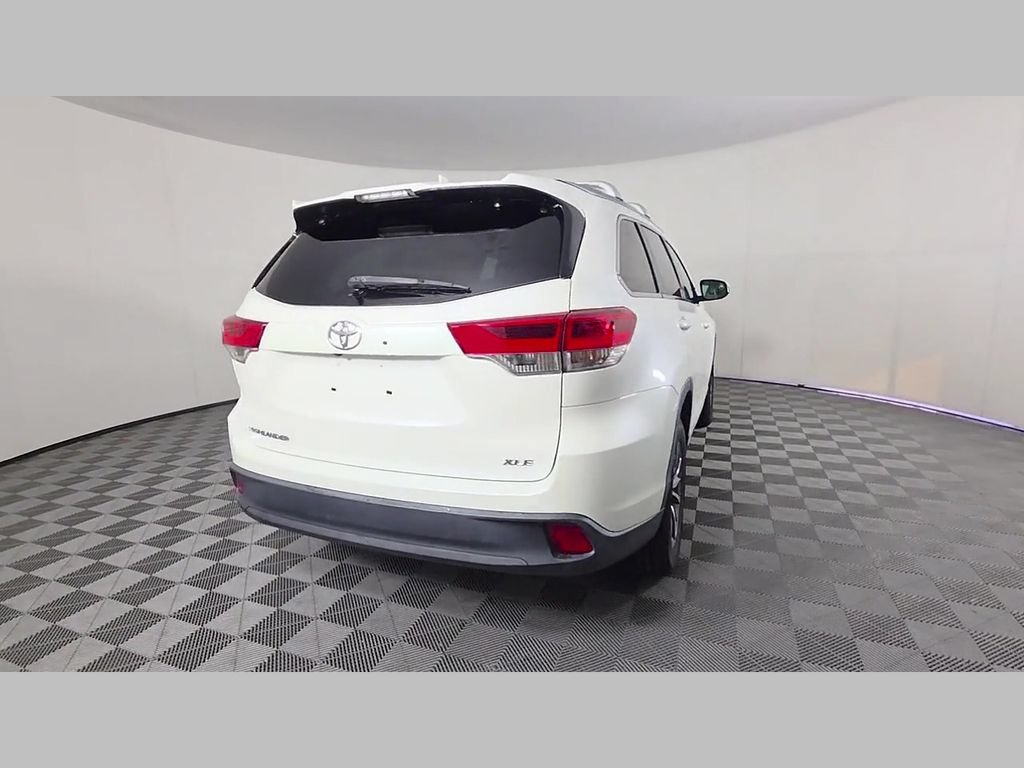 Used 2019 Toyota Highlander XLE FWD image 39