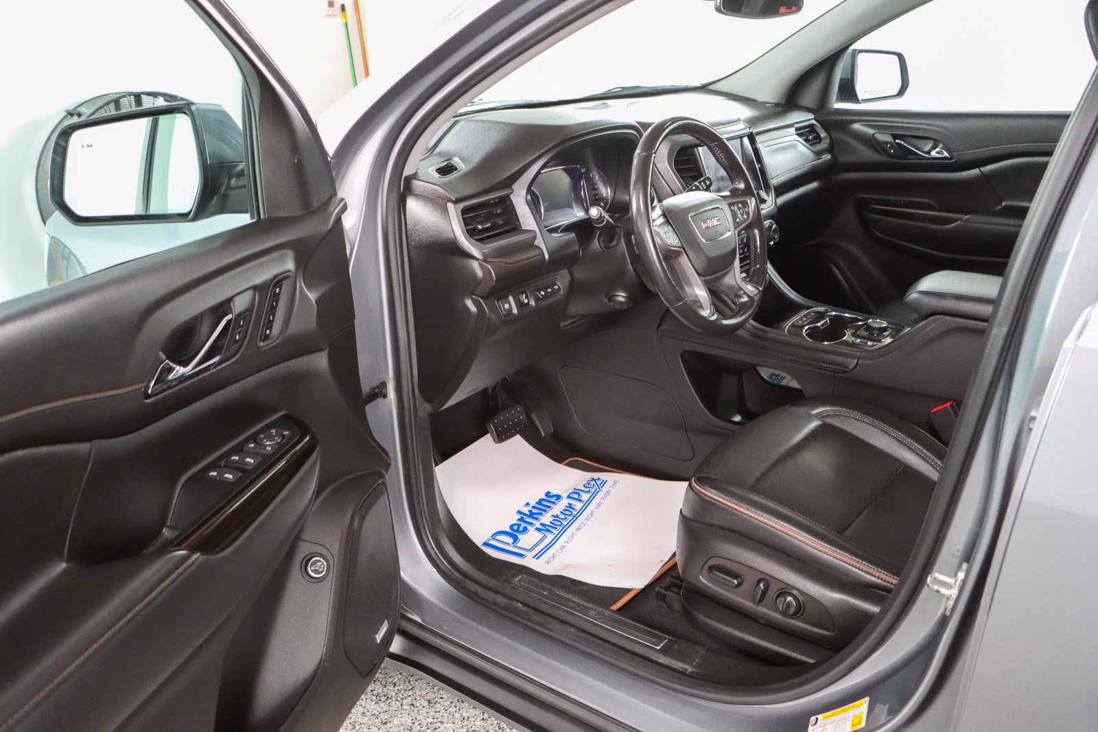 Used 2022 GMC Acadia AT4 w/ GMC Pro Grade Package AWD/4WD image 3