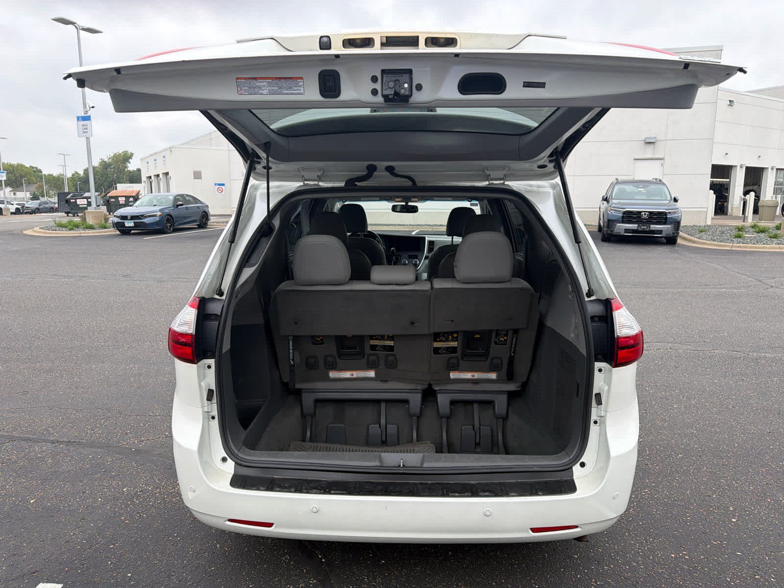 Used 2015 Toyota Sienna XLE Premium AWD/4WD image 16