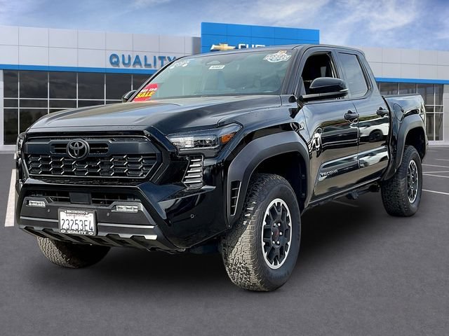 Used 2025 Toyota Tacoma TRD Off-Road w/ TRD Off Road Upgrade Package AWD/4WD image 3