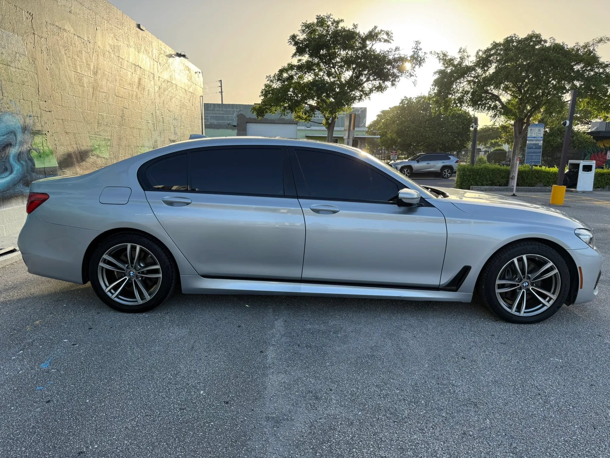 Used 2017 BMW 740i xDrive AWD/4WD image 28