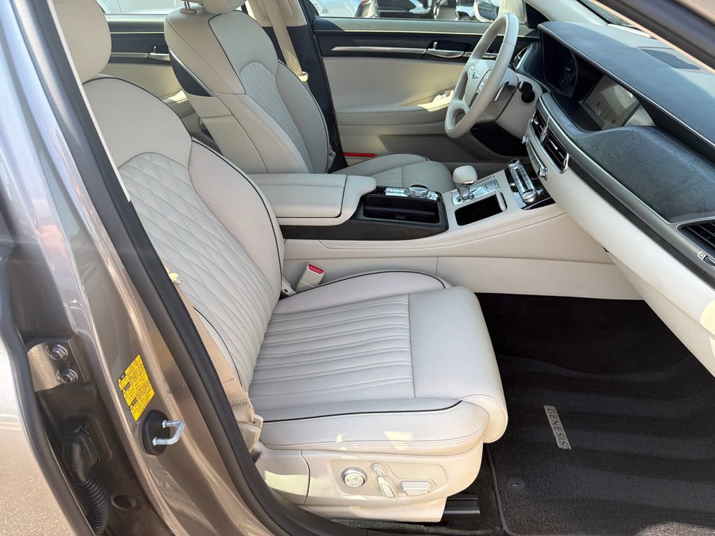 Used 2022 Genesis G90 3.3T Premium RWD image 15