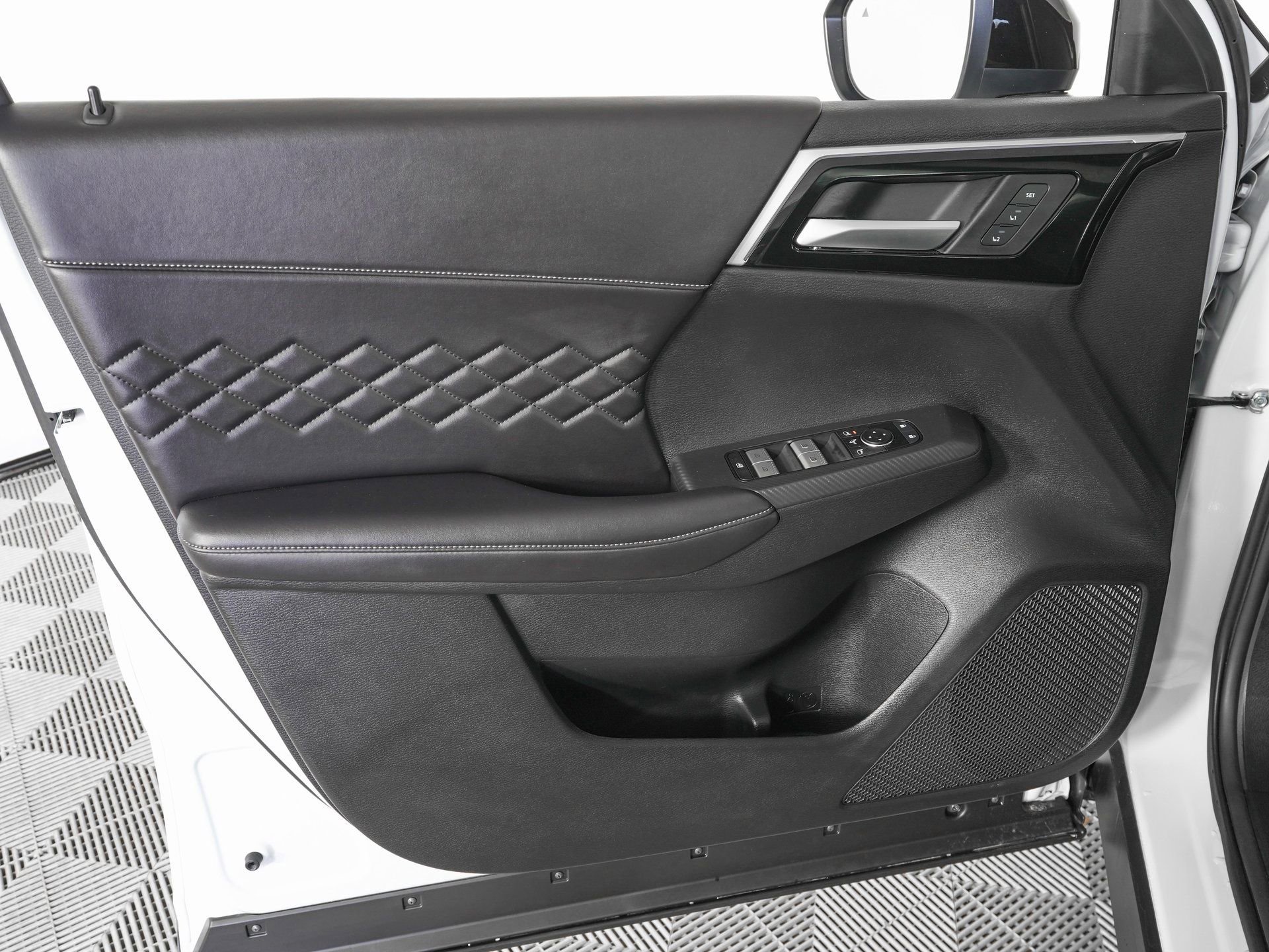 New 2025 Mitsubishi Outlander SEL Black Edition image 6