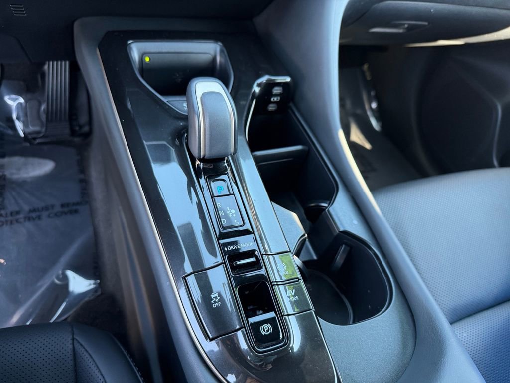 Used 2025 Toyota Crown Signia w/ Advanced Technology Package AWD/4WD image 28