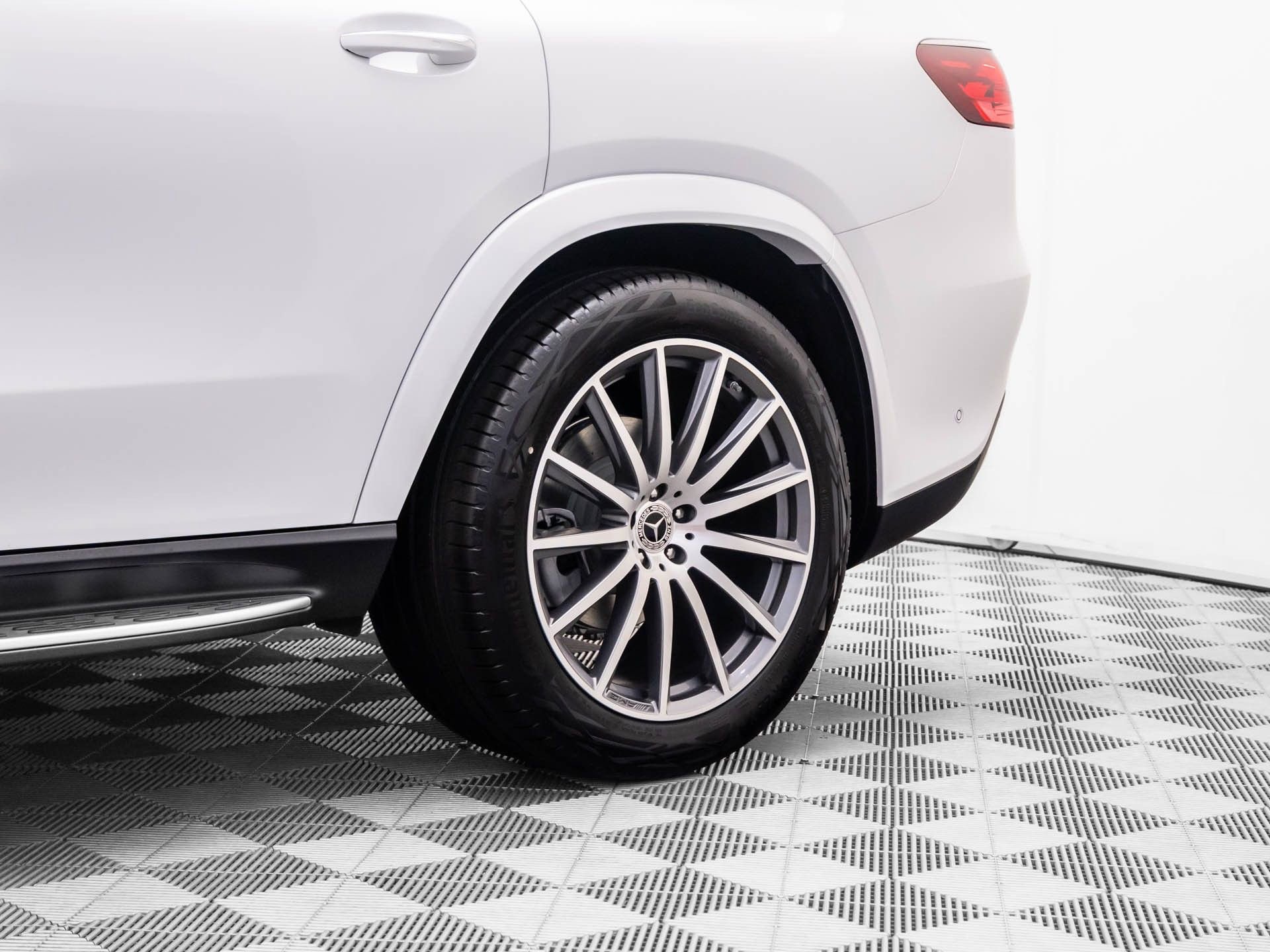 New 2026 Mercedes-Benz GLS 580 4MATIC image 36