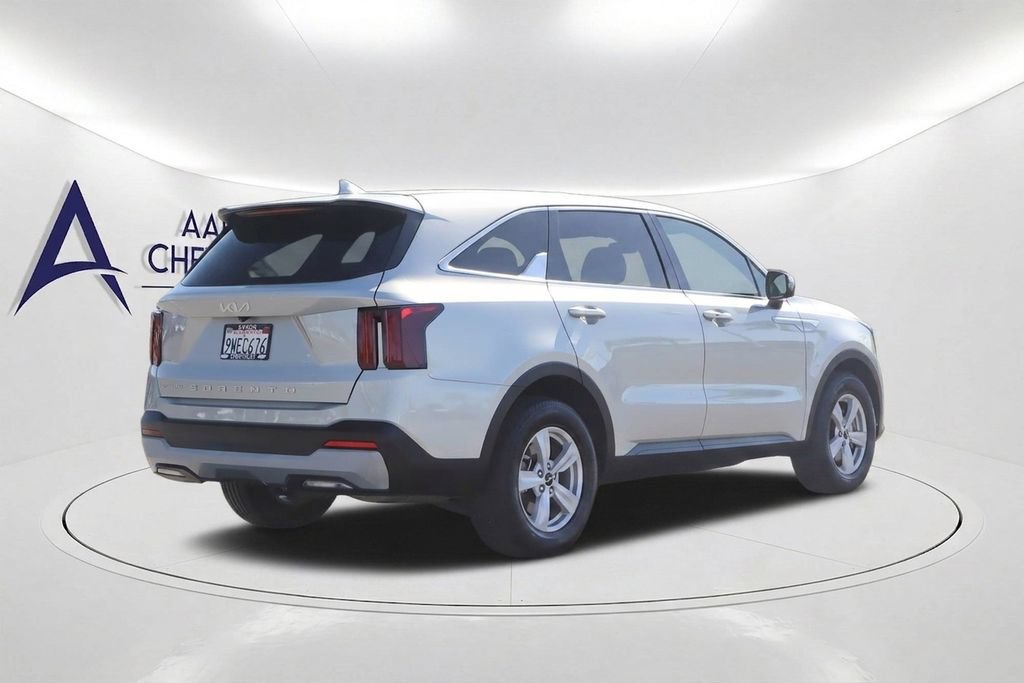 Used 2026 Kia Sorento LX FWD image 4