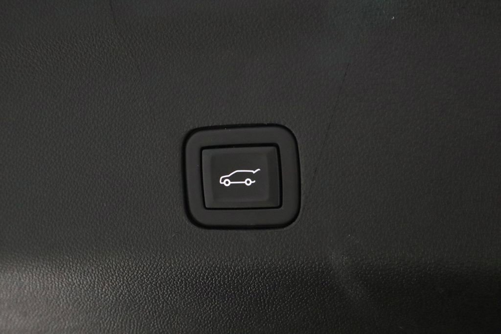 Used 2024 GMC Yukon SLT w/ SLT Luxury Package AWD/4WD image 22
