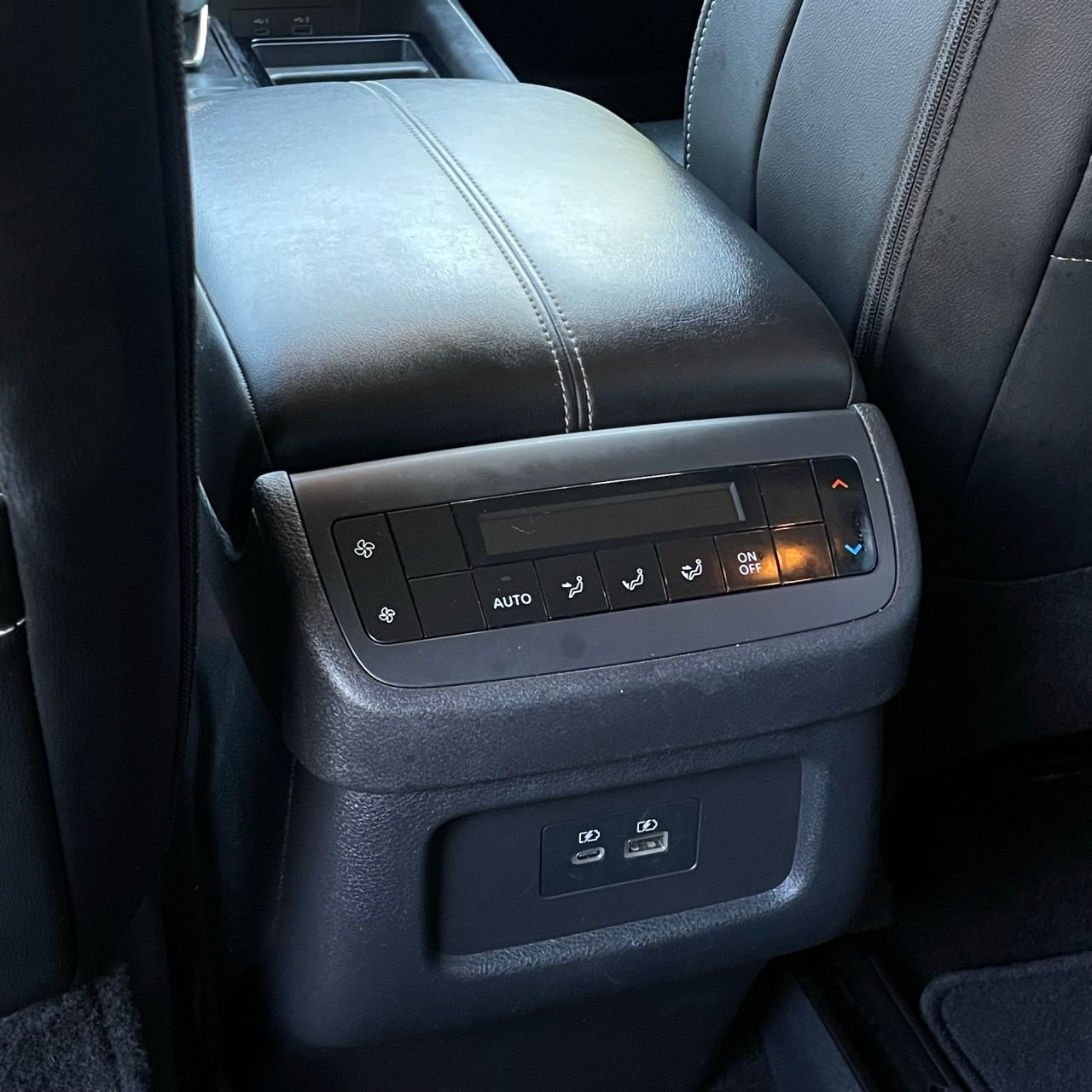 Used 2024 Nissan Pathfinder SL FWD image 25