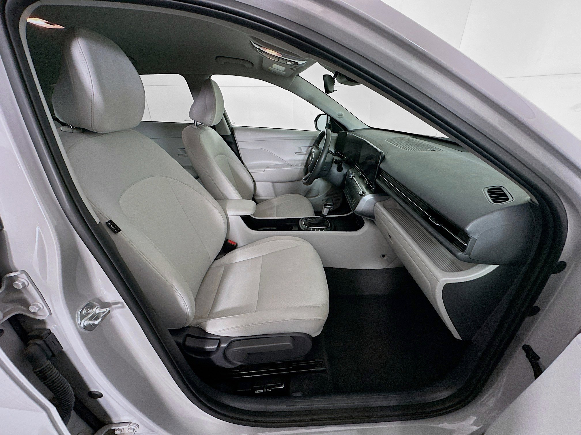 Used 2025 Hyundai Kona SEL image 30