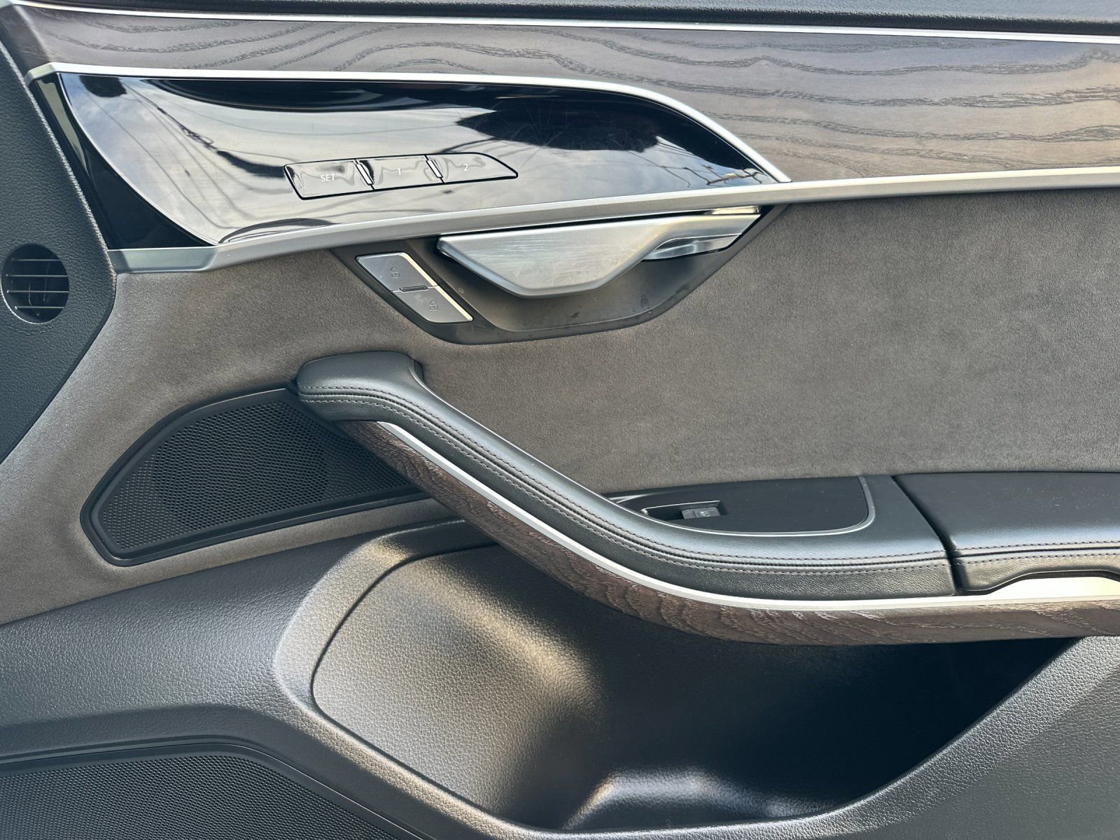 Used 2022 Audi A8 L 3.0T image 19