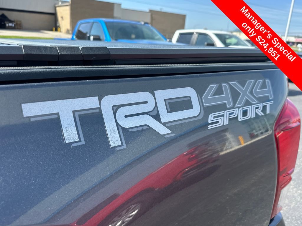 Used 2016 Toyota Tacoma TRD Sport w/ Towing Package AWD/4WD image 9
