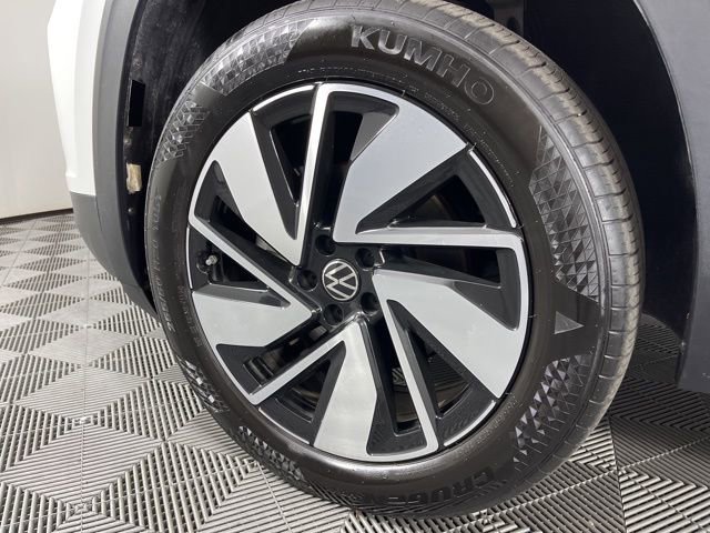 Used 2025 Volkswagen Atlas SE image 12