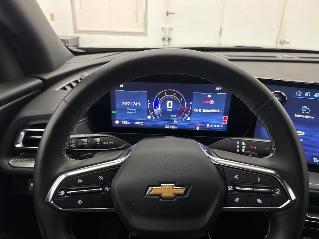 Used 2025 Chevrolet Traverse LT AWD/4WD image 17