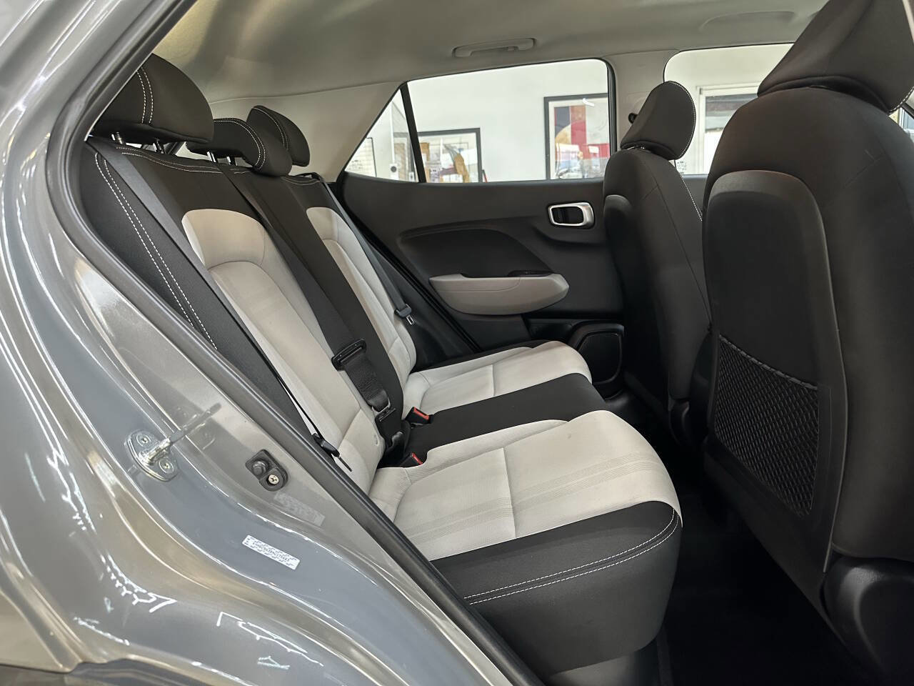 Used 2022 Hyundai Venue SEL w/ Cargo Package image 15