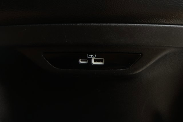 Used 2022 Chrysler Pacifica Touring-L image 32