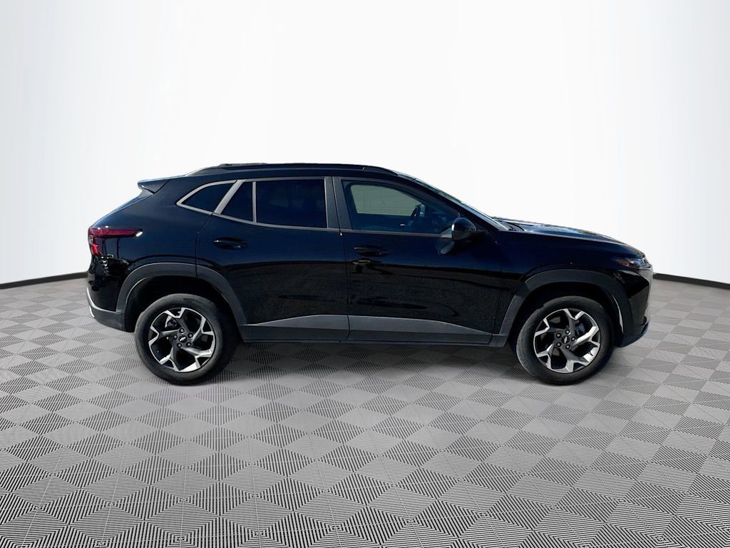 Used 2025 Chevrolet Trax LT image 4