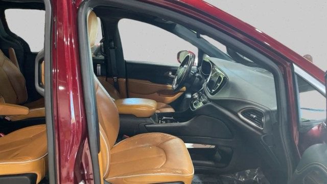 Used 2021 Chrysler Pacifica Pinnacle FWD image 18