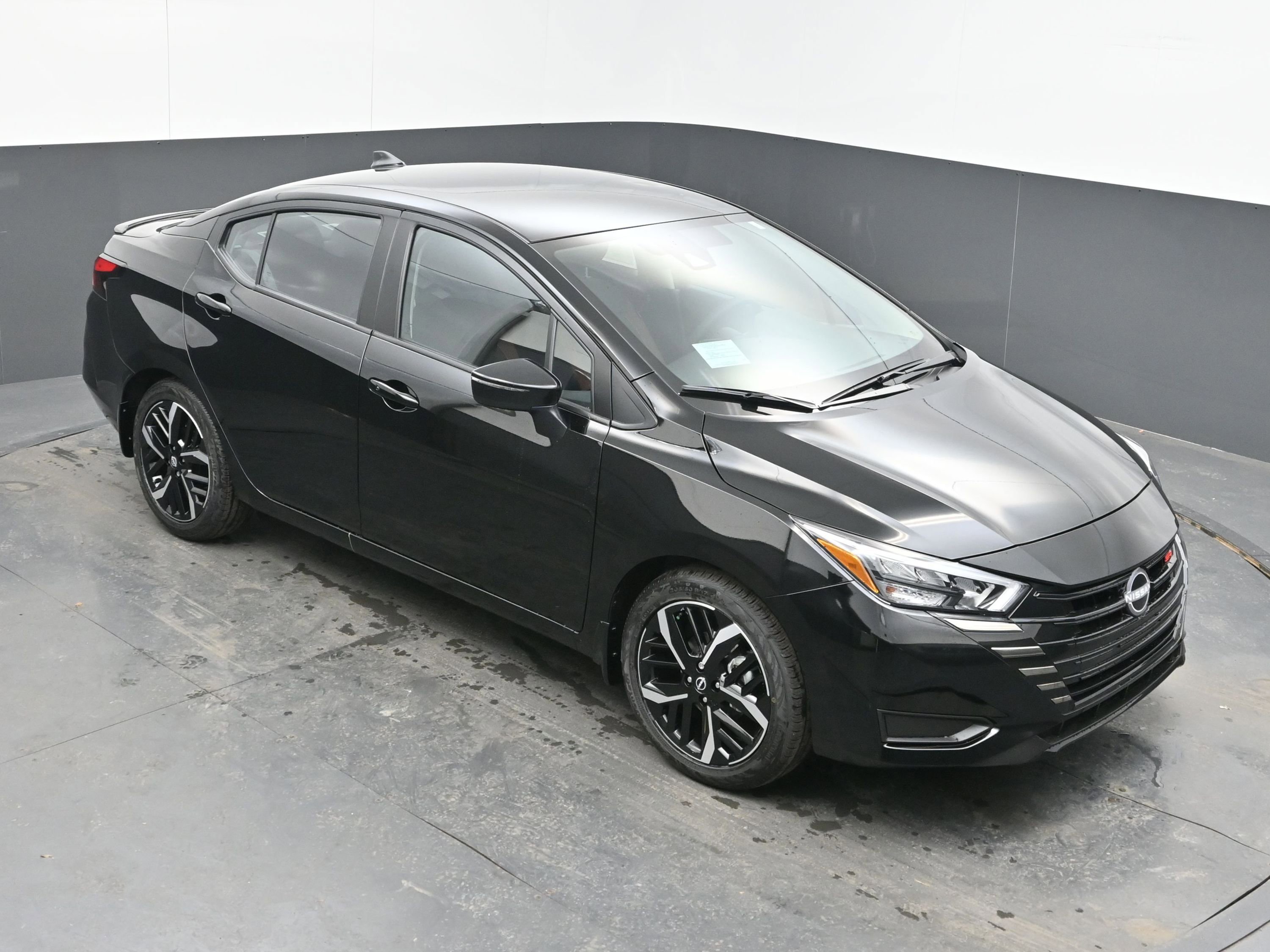 New 2025 Nissan Versa SR image 30