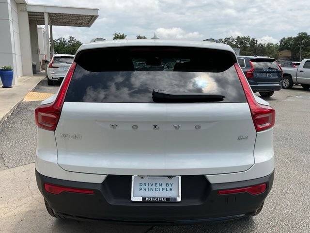New 2026 Volvo XC40 B4 Core w/ Climate Package FWD image 6