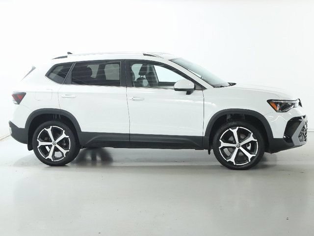 Certified 2025 Volkswagen Taos SEL AWD/4WD image 11