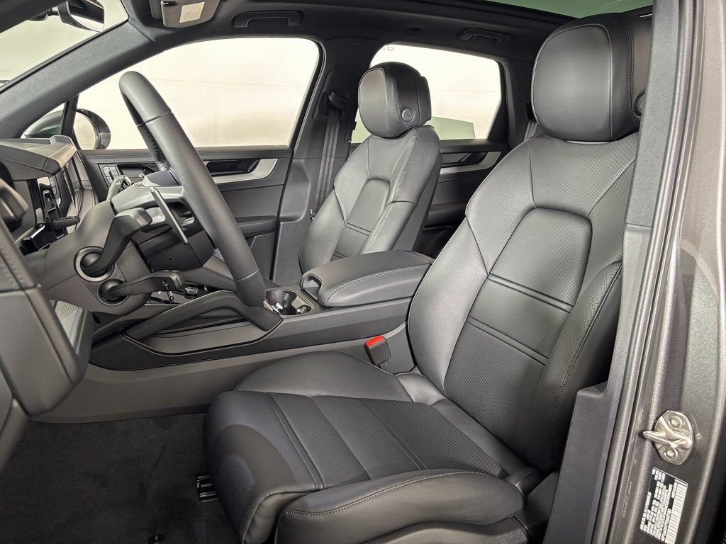 Certified 2026 Porsche Cayenne AWD/4WD image 5