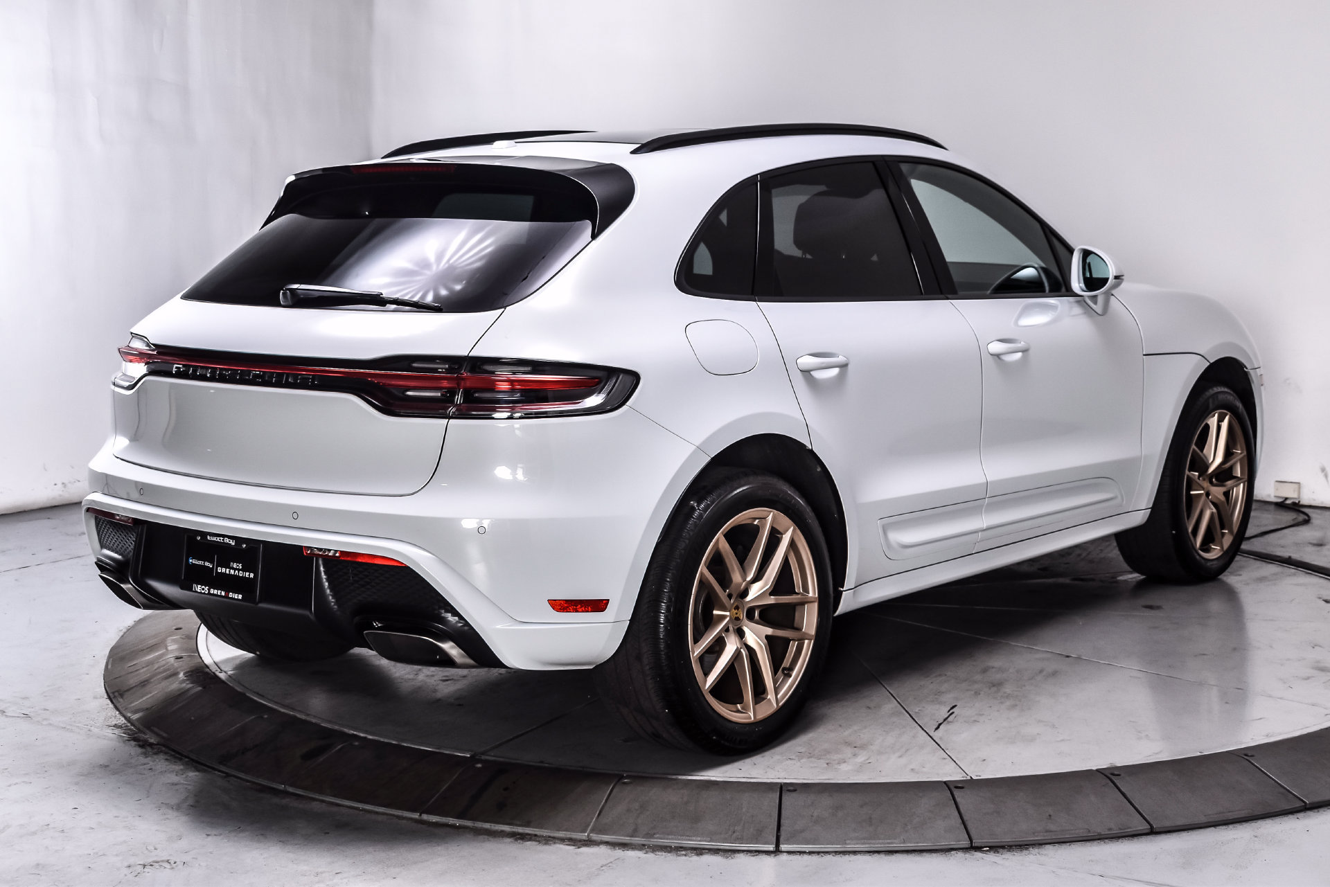 Used 2023 Porsche Macan AWD/4WD image 6
