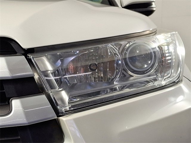 Used 2019 Toyota Highlander XLE image 12