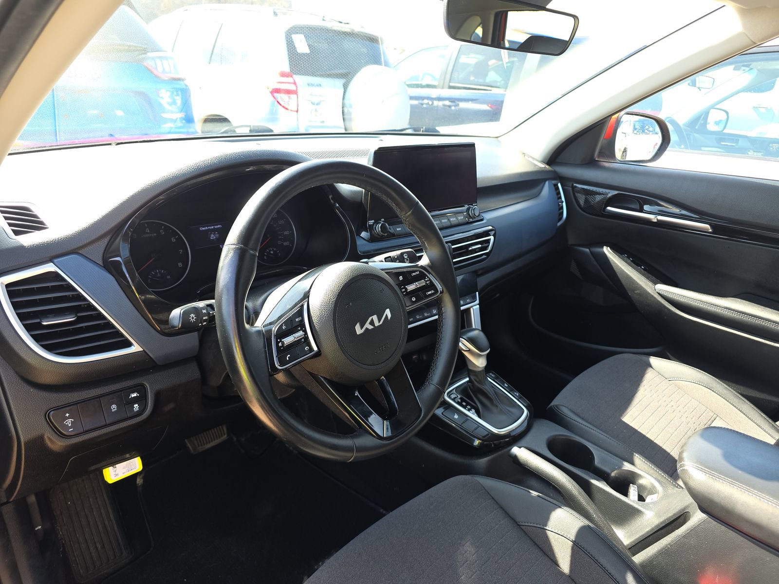 Used 2023 Kia Seltos S w/ Navigation Package image 11