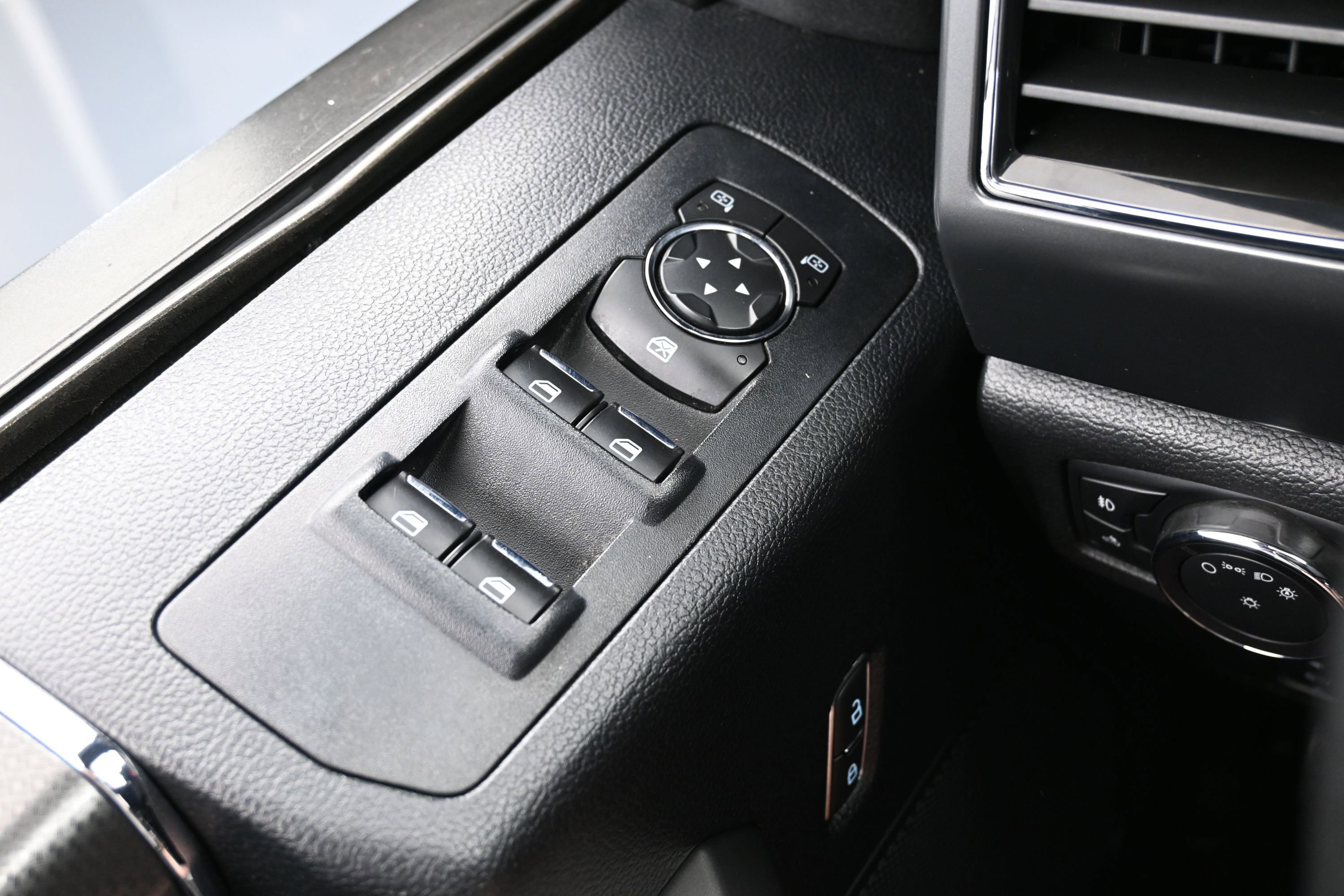 Used 2017 Ford F150 XLT w/ Equipment Group 302A Luxury AWD/4WD image 24