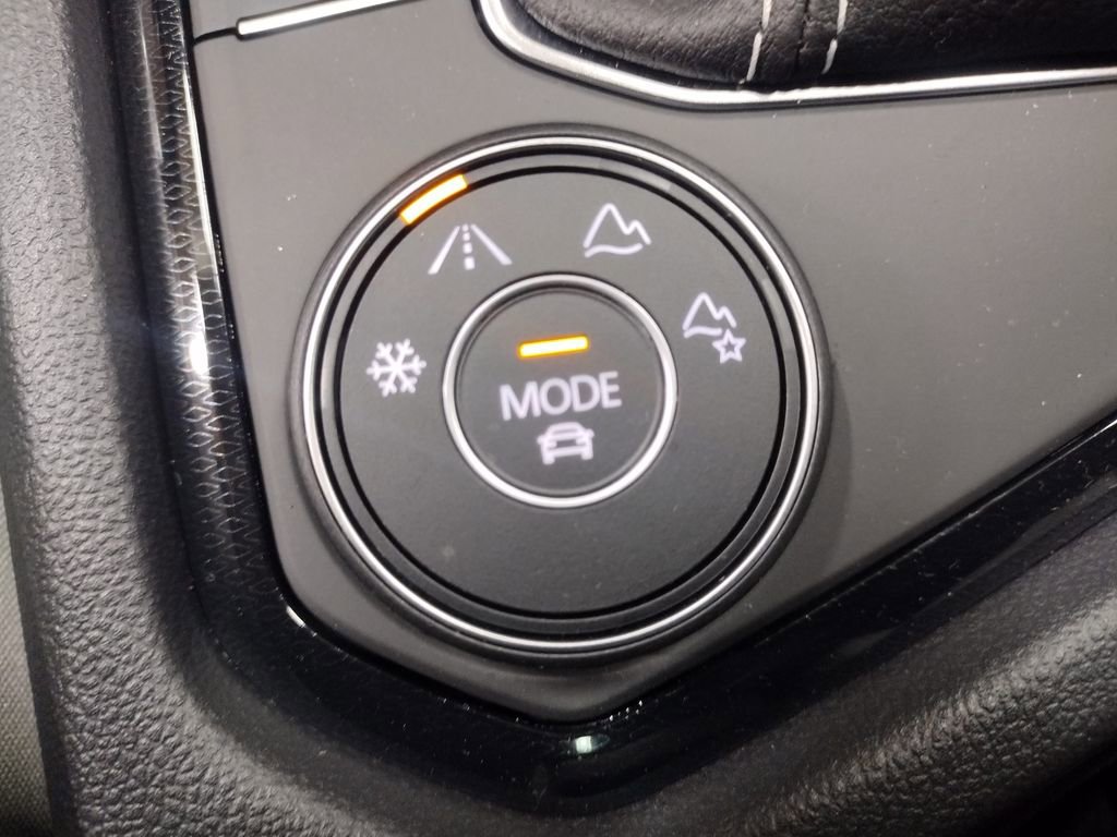 New 2025 Volkswagen Taos SE image 30