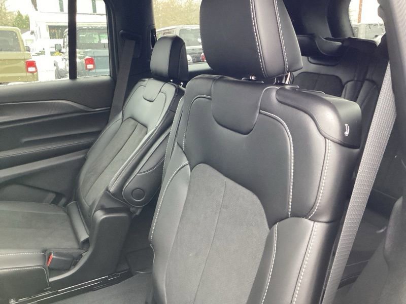 New 2025 Jeep Grand Cherokee L Altitude image 23
