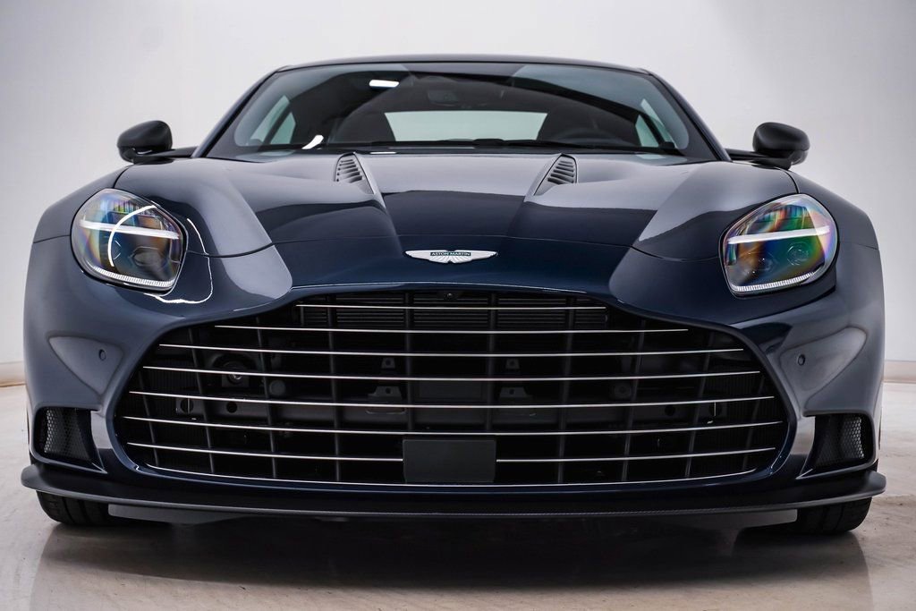 Used 2025 Aston Martin Vanquish image 7