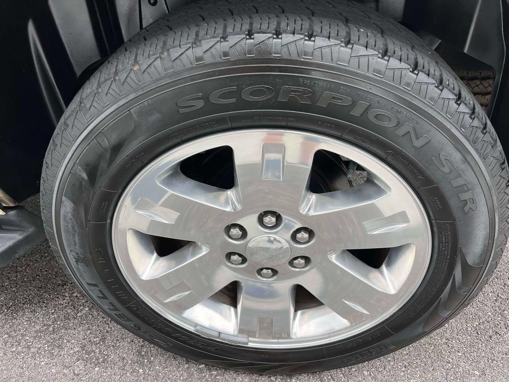 Certified 2013 GMC Yukon SLT w/ SLT-2 Equipment Package AWD/4WD image 11