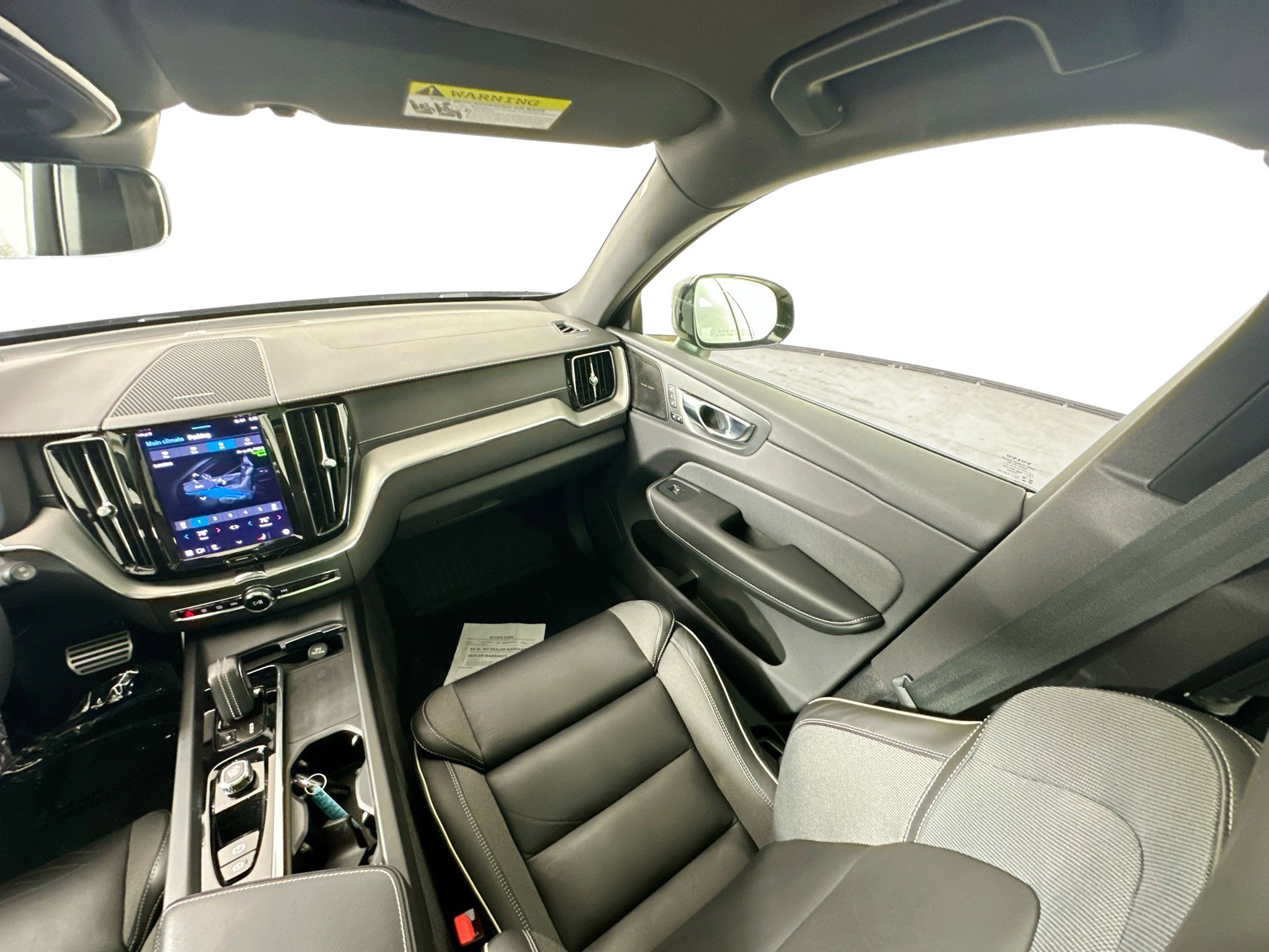 Used 2022 Volvo XC60 T8 R-Design w/ Advanced Package image 29