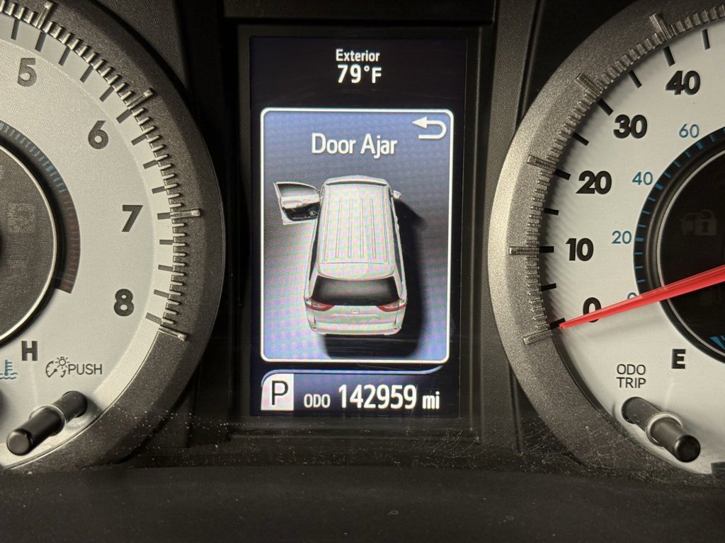 Used 2015 Toyota Sienna SE Premium image 23