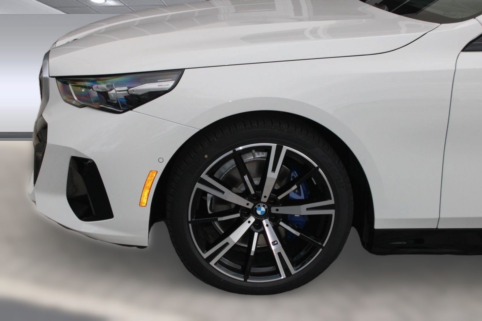 Used 2026 BMW 530i w/ M Sport Package RWD image 13