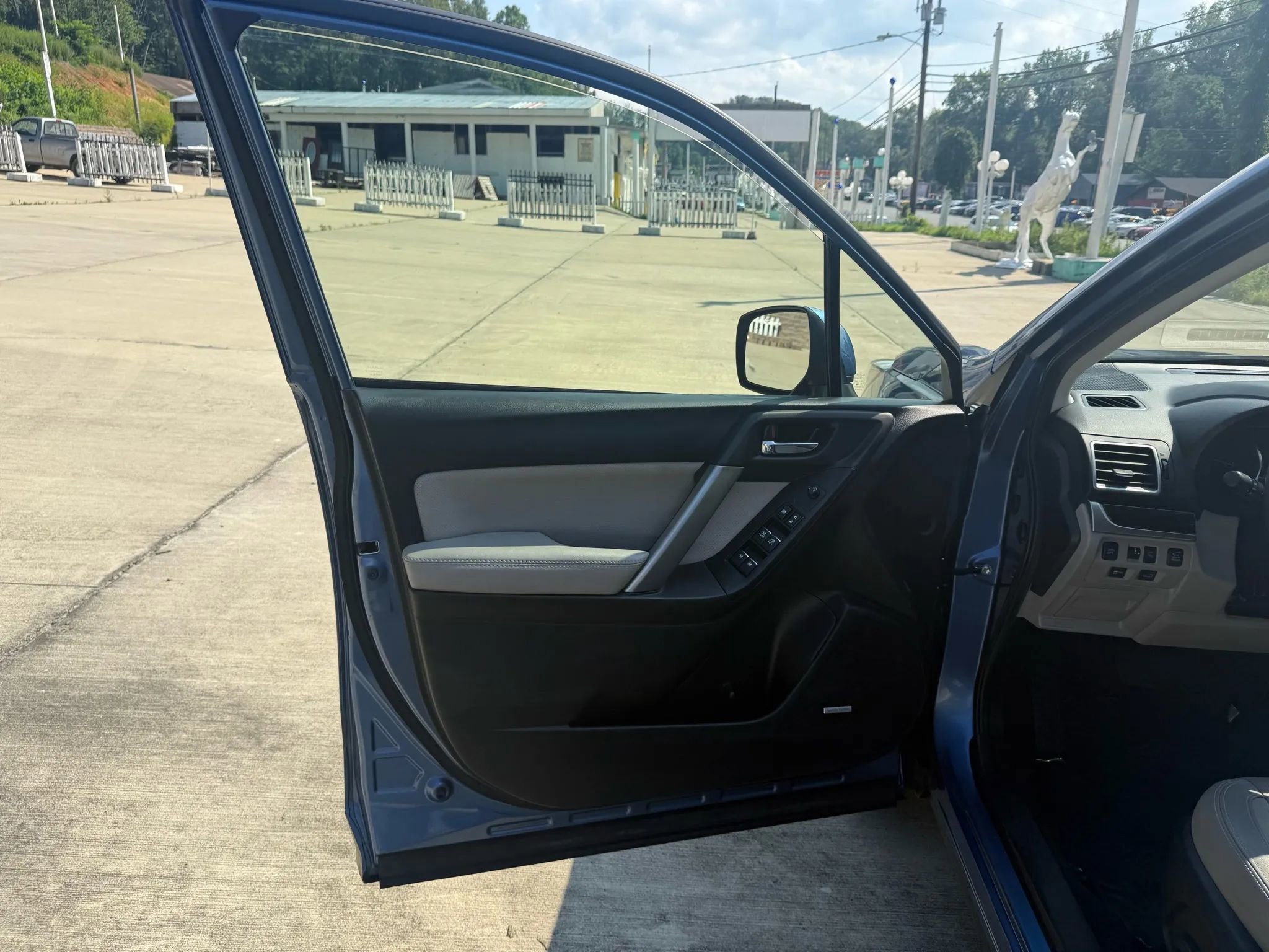 Used 2017 Subaru Forester 2.5i Limited image 21