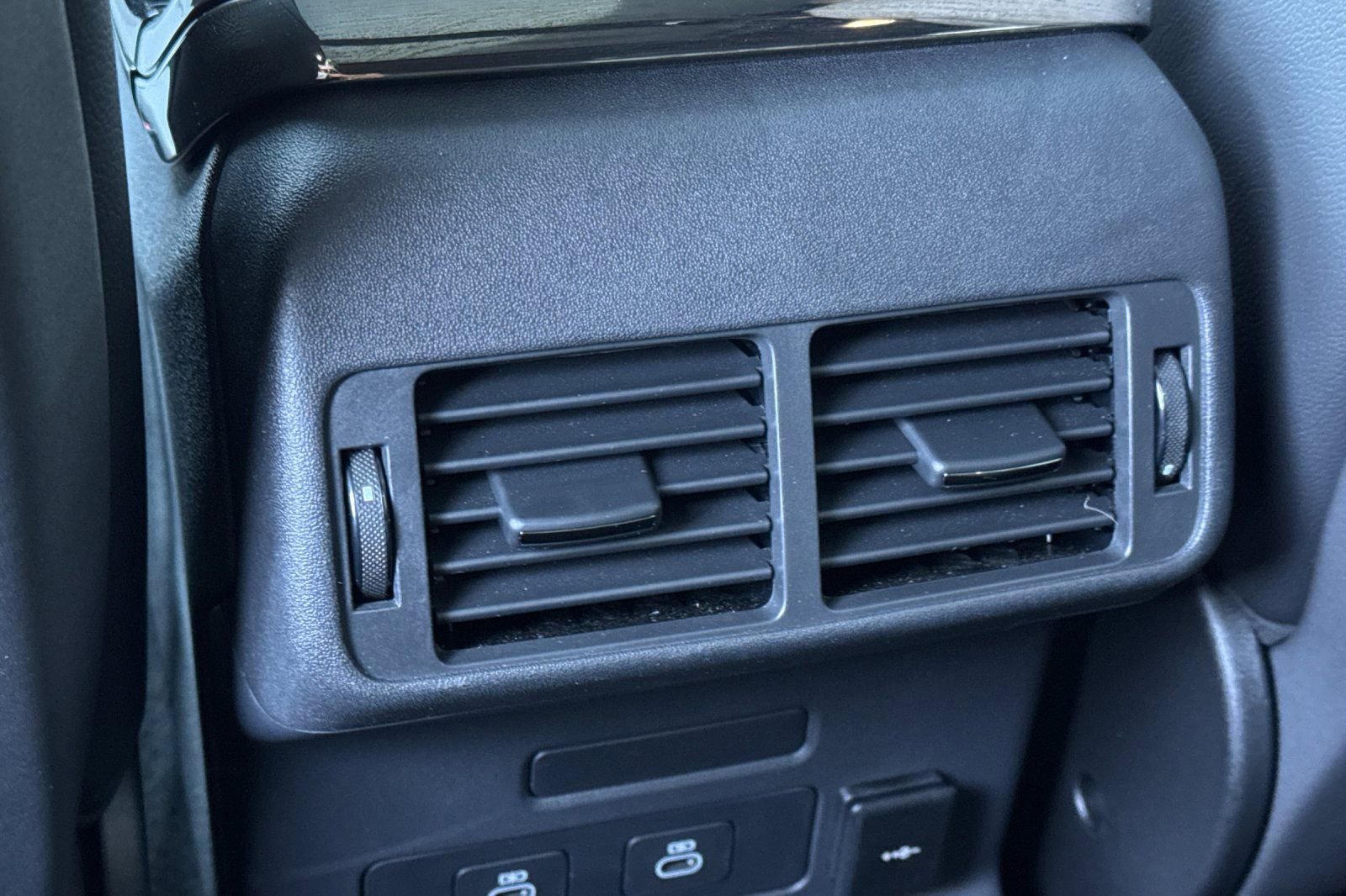 Used 2026 Land Rover Range Rover Velar Dynamic SE image 13