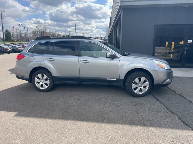 Used 2011 Subaru Outback 2.5i Limited w/ PWR Moonroof Pkg image 2