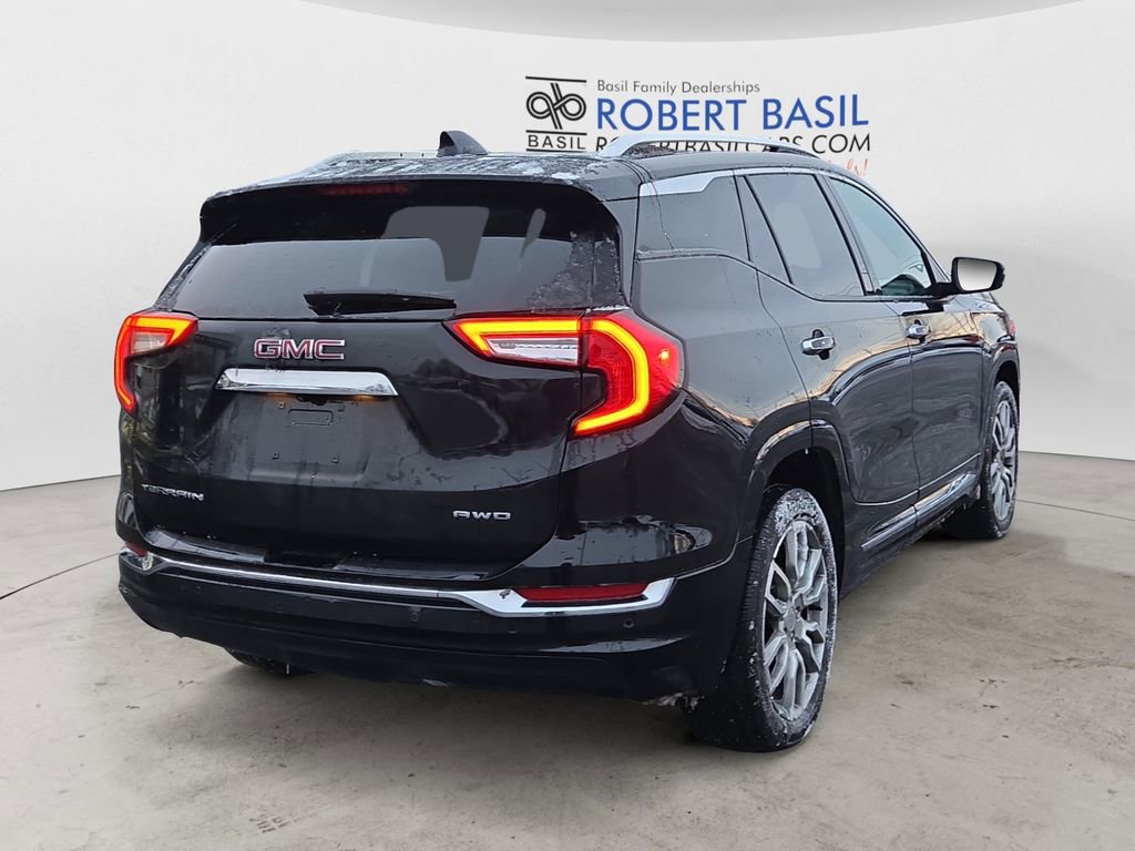 Used 2023 GMC Terrain Denali w/ Denali Premium Package image 5