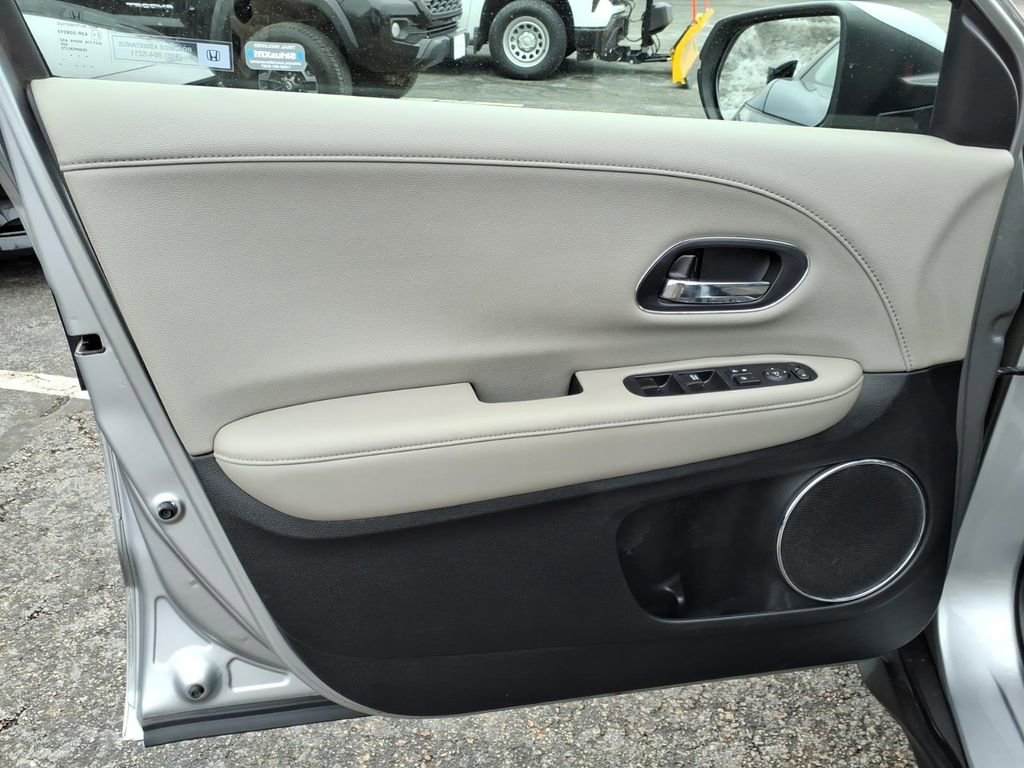 Used 2018 Honda HR-V EX-L image 11