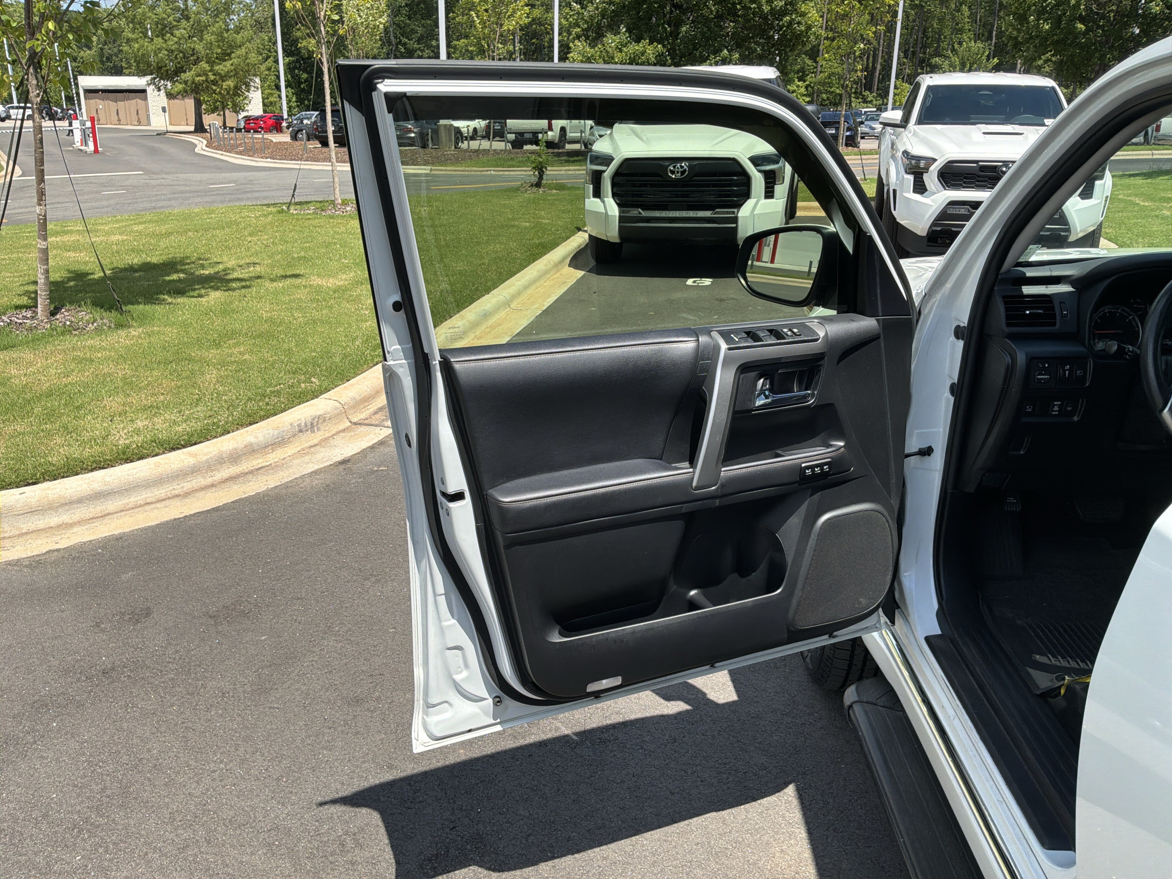 Used 2024 Toyota 4Runner Limited AWD/4WD image 14