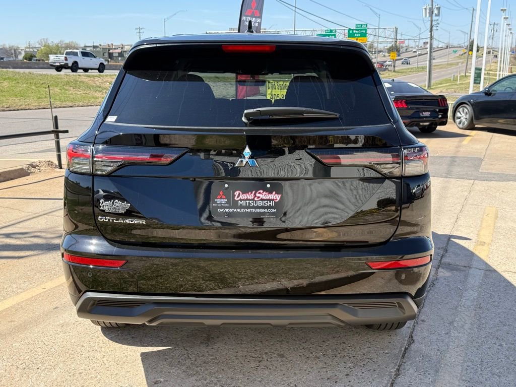 New 2026 Mitsubishi Outlander ES image 11