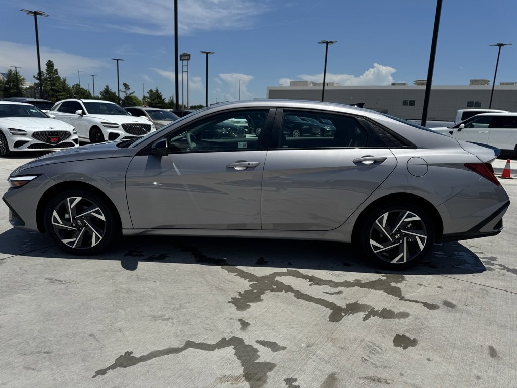 New 2025 Hyundai Elantra SEL image 8