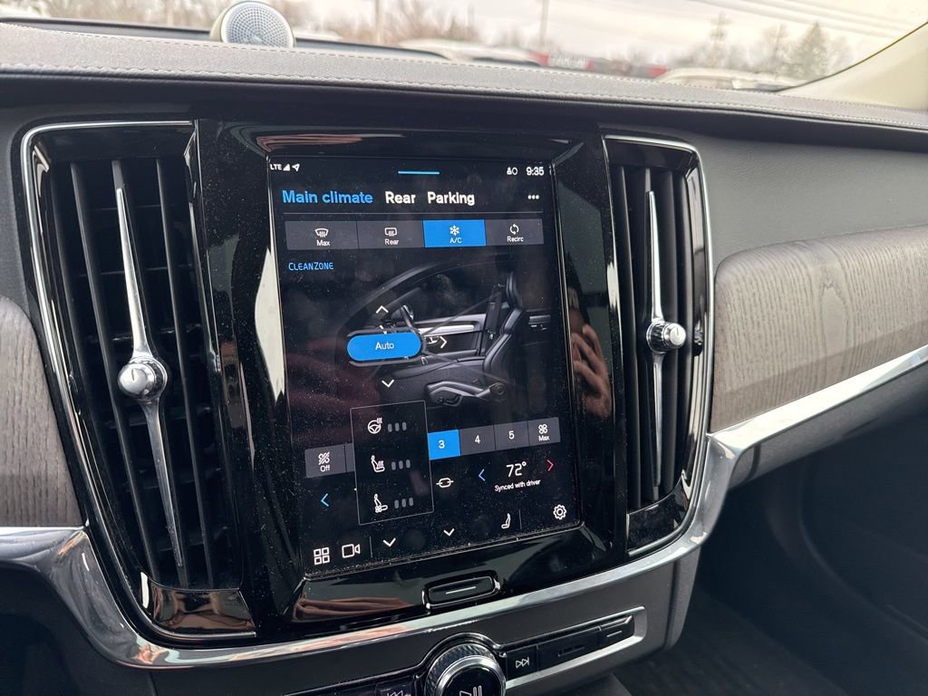 Used 2023 Volvo V90 B6 Cross Country Ultimate w/ Climate Package image 17