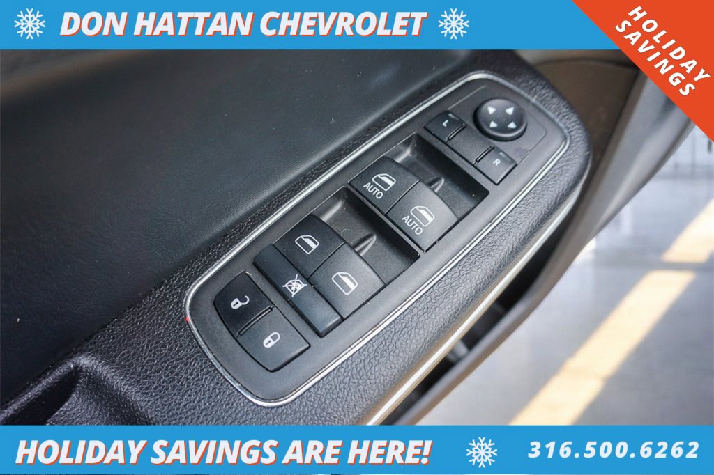 Used 2023 Chrysler 300 Touring w/ Sport Appearance Package image 15