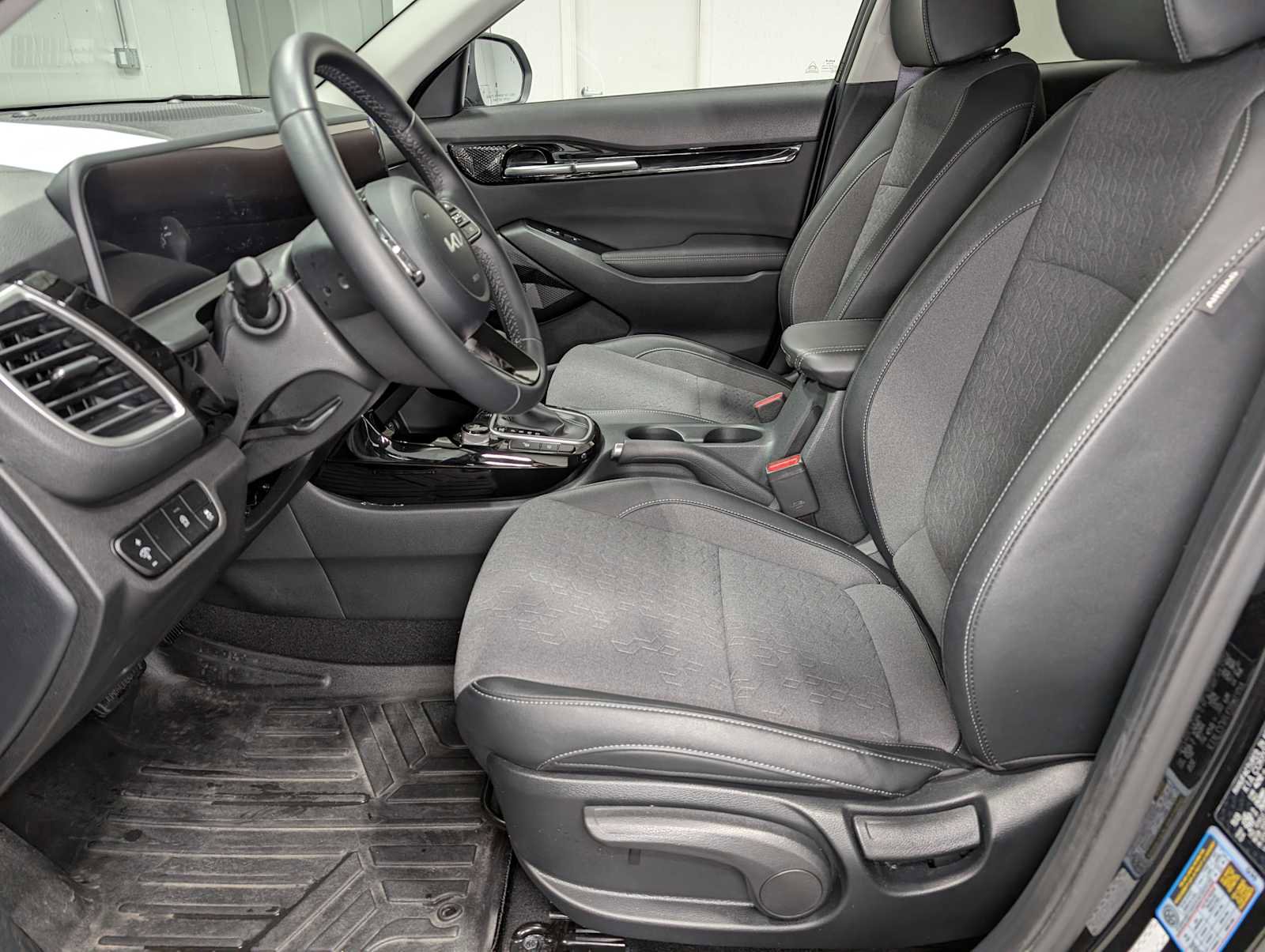 Certified 2024 Kia Seltos S image 4