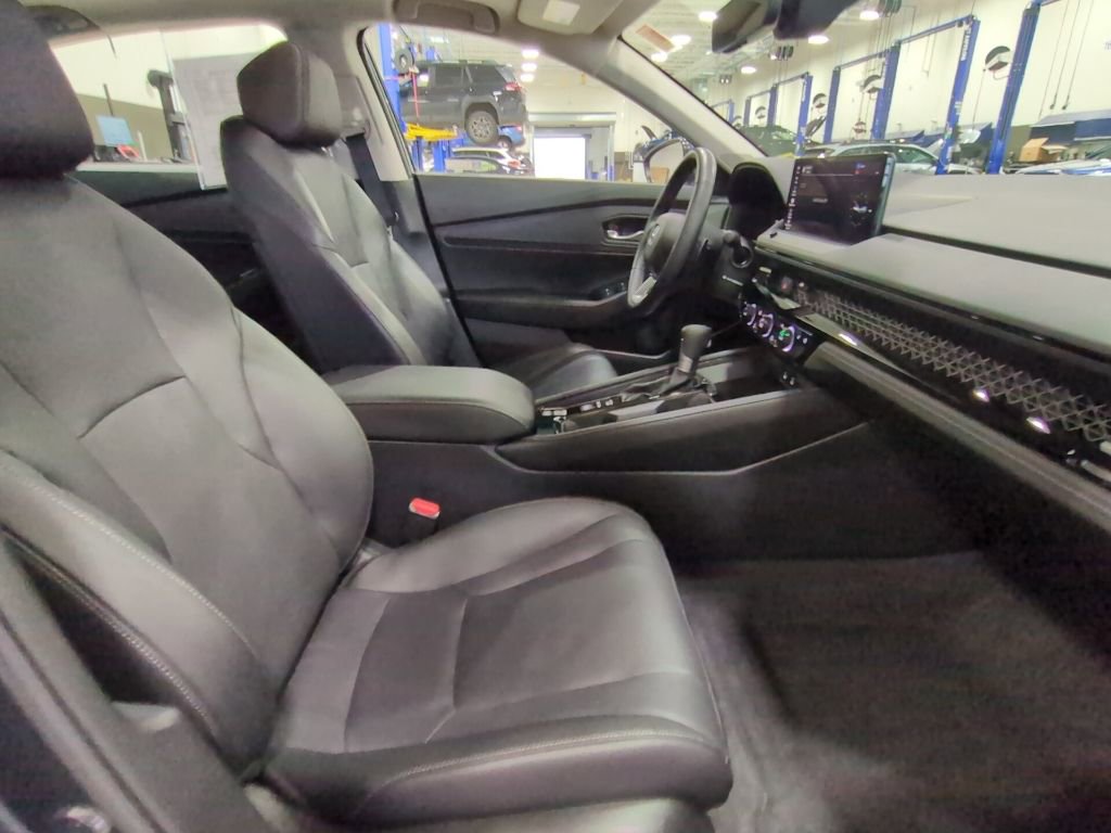 Used 2023 Honda Accord Touring image 9