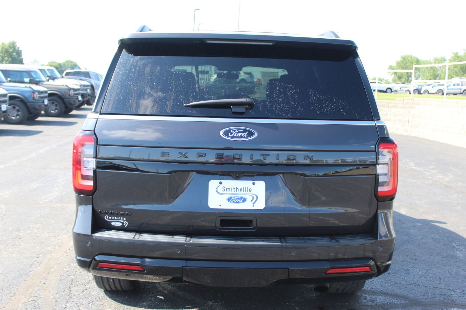 Used 2023 Ford Expedition Limited AWD/4WD image 5