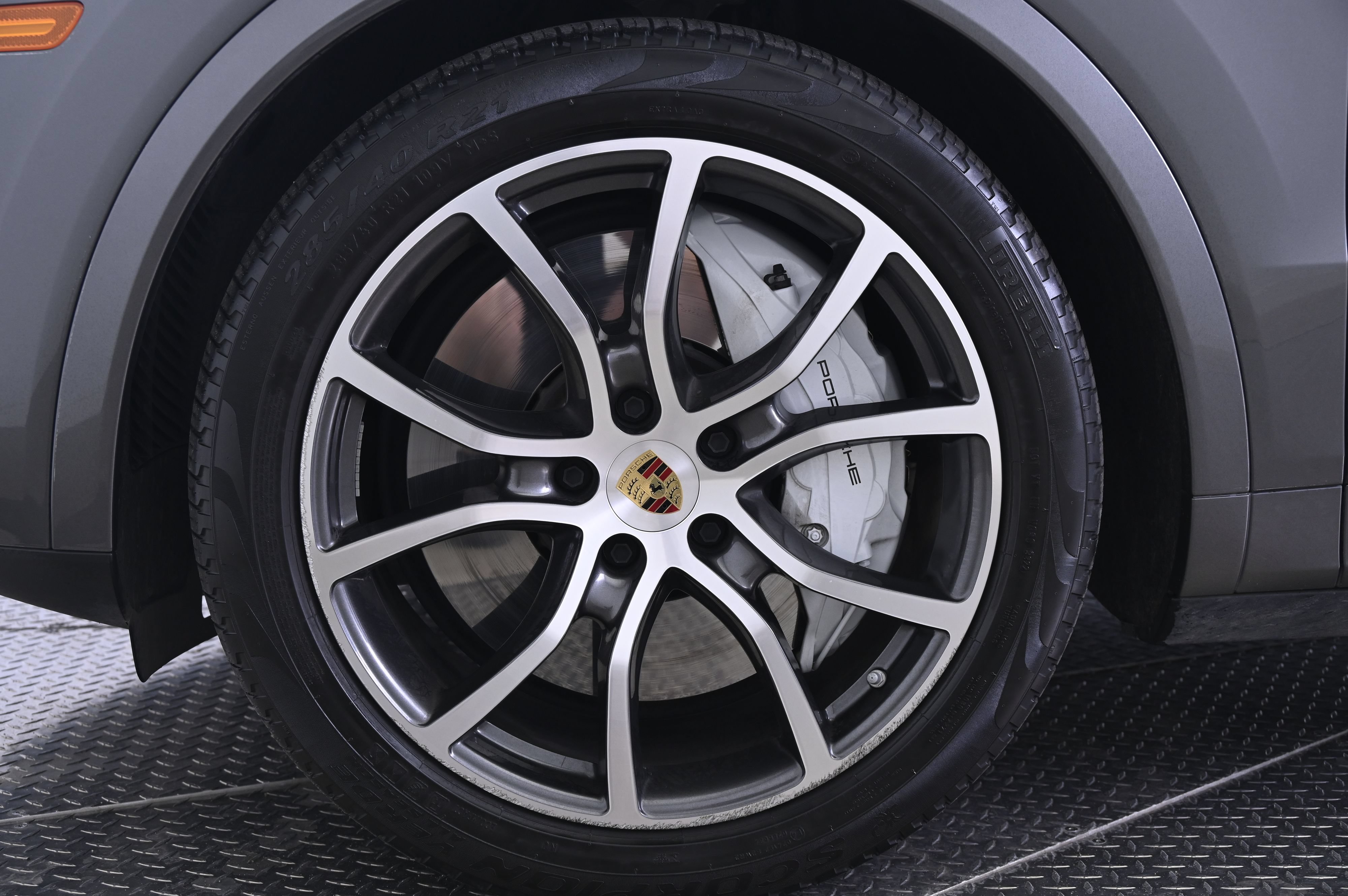Certified 2023 Porsche Cayenne Turbo AWD/4WD image 11